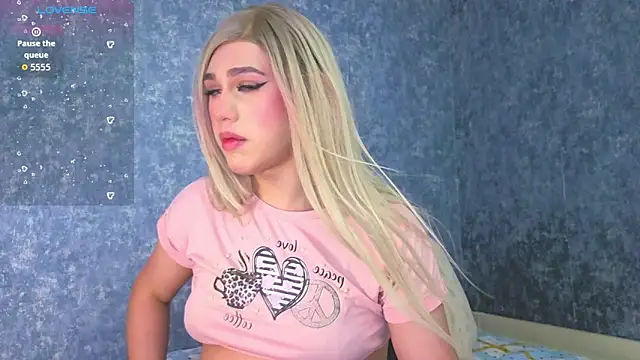 Snapshot of saraah_queen1 chatting on 4, 3, 2026 saraah queen1 online show from 4, 3, 2026