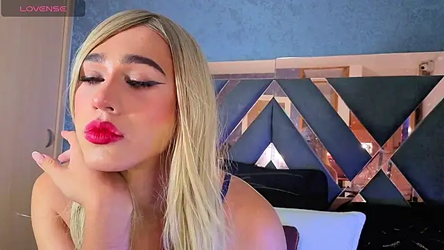 Snapshot of saraah_queen1 chatting on 25, 9, 2025 saraah queen1 online show from 25, 9, 2025