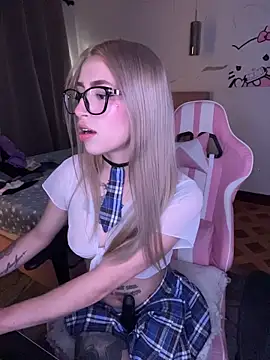PrettyAshley  online show from 24, 4, 2026
