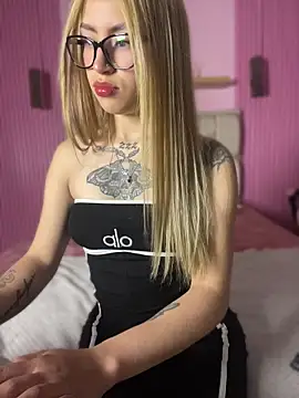 PrettyAshley  online show from 7, 5, 2026