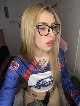 PrettyAshley  online show from 31, 5, 2026