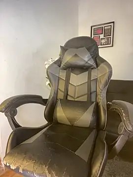 Snapshot of RedVelvet_Dream chatting on 22, 11, 2025 RedVelvet Dream online show from 22, 11, 2025