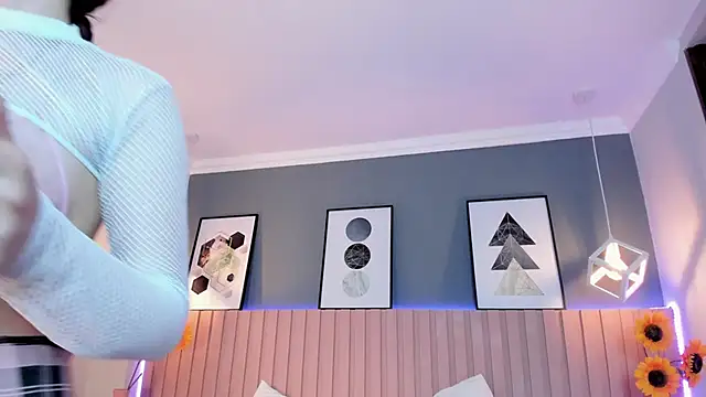 Nina Ford online show from 9, 9, 2025