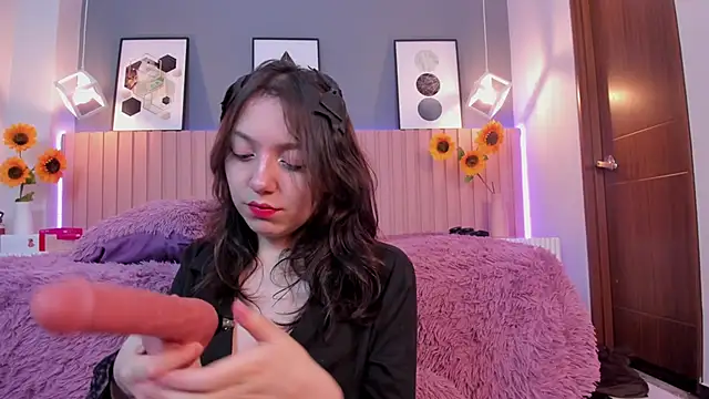 Nina Ford online show from 8, 4, 2026