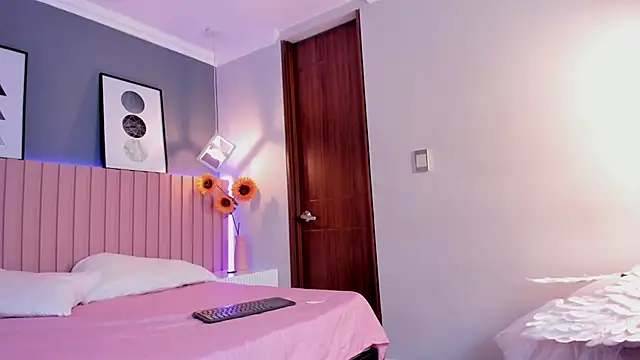 Nina Ford online show from 3, 10, 2025