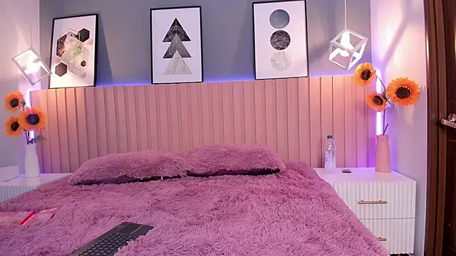 Nina Ford online show from 10, 10, 2025