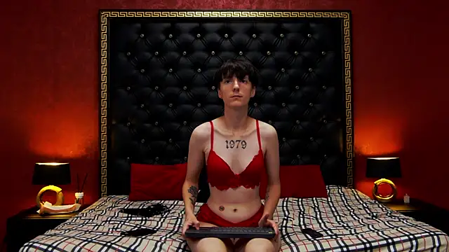 Luna Devil  online show from 9, 9, 2025