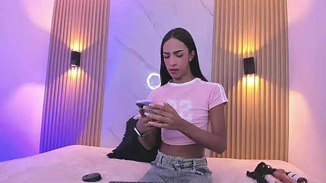 Valentinaliux  online show from 12, 4, 2026