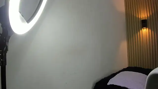 Snapshot of Valentinaliux_ chatting on 13, 9, 2025 Valentinaliux online show from 13, 9, 2025