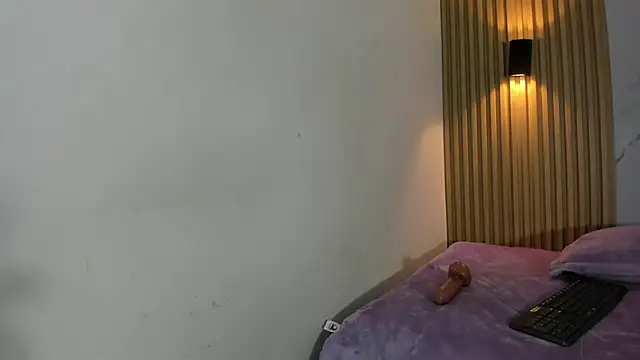 Snapshot of Valentinaliux_ chatting on 27, 11, 2025 Valentinaliux online show from 27, 11, 2025