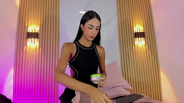 Valentinaliux  online show from 15, 4, 2026