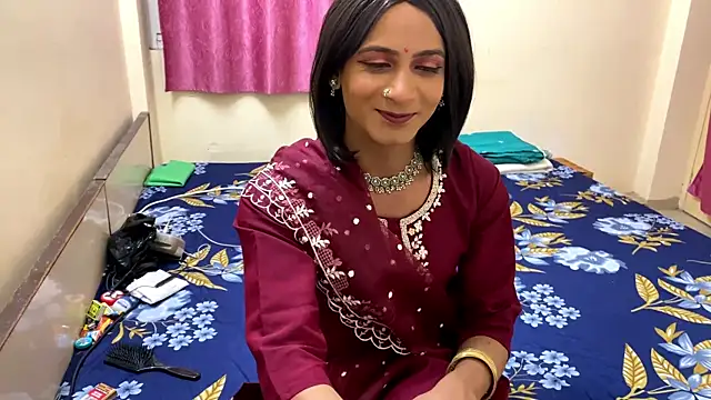 LuvLayla online show from 28, 10, 2025