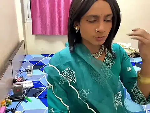 LuvLayla online show from 18, 10, 2025