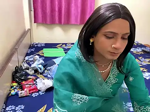 LuvLayla online show from 27, 10, 2025