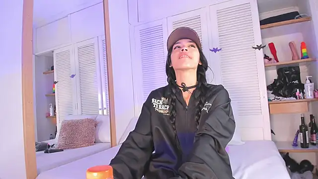 ALICESANDOVAL online show from 7, 2, 2026