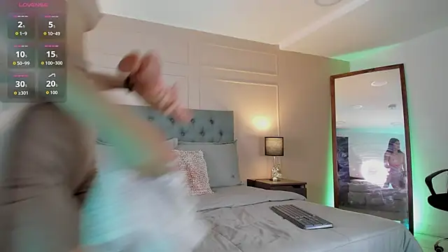 ALICESANDOVAL online show from 30, 10, 2025