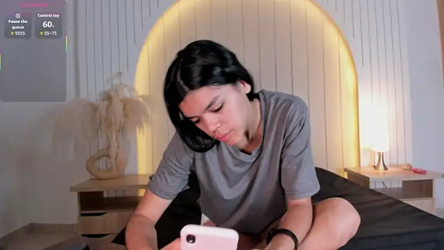 ALICESANDOVAL online show from 12, 4, 2026