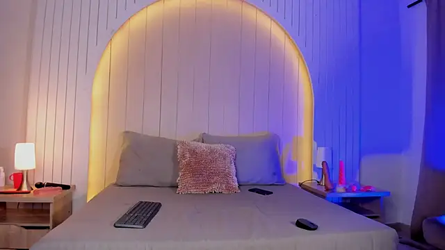 ALICESANDOVAL online show from 14, 12, 2025