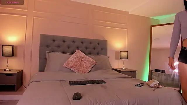 ALICESANDOVAL online show from 19, 9, 2025