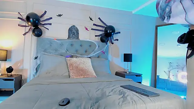 ALICESANDOVAL online show from 10, 11, 2025