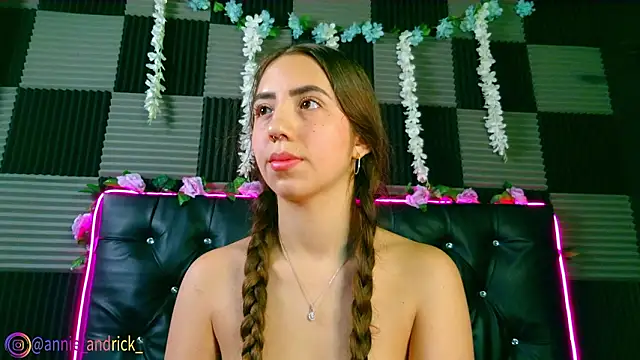  leda swan  online show from 16, 2, 2026