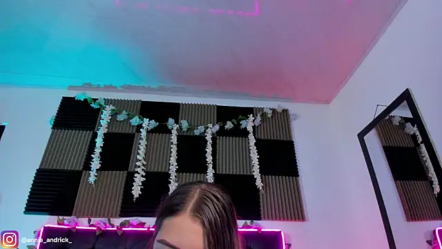  leda swan  online show from 29, 5, 2026