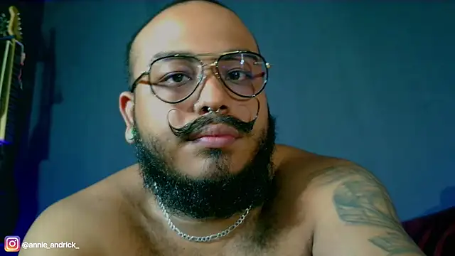  leda swan  online show from 2, 10, 2025