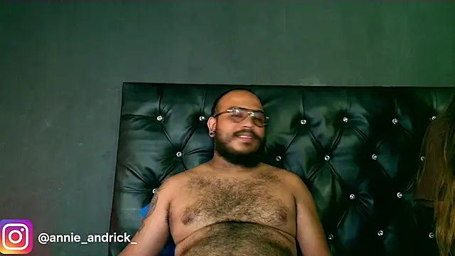  leda swan  online show from 5, 12, 2025