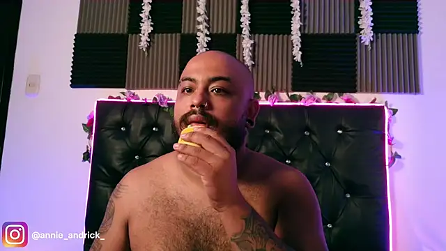  leda swan  online show from 26, 3, 2026