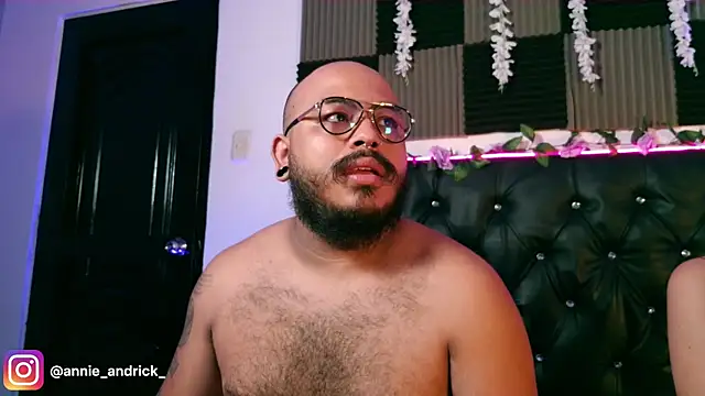  leda swan  online show from 29, 3, 2026