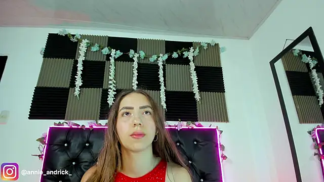  leda swan  online show from 30, 4, 2026