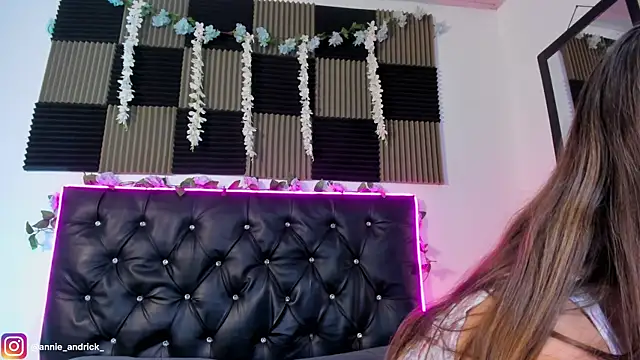  leda swan  online show from 27, 5, 2026