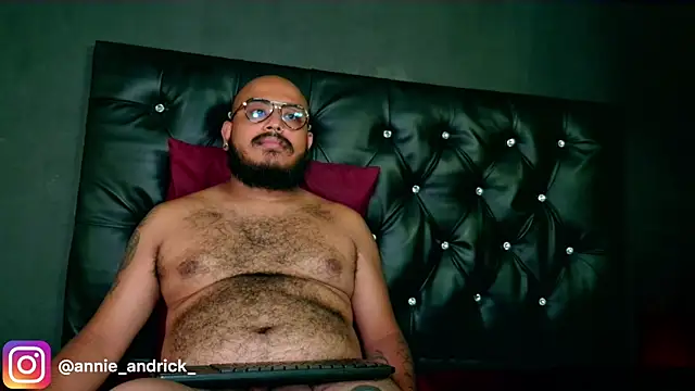  leda swan  online show from 19, 12, 2025