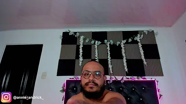  leda swan  online show from 10, 4, 2026