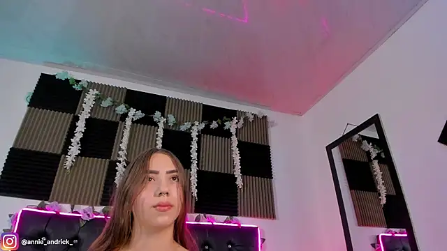  leda swan  online show from 3, 6, 2026
