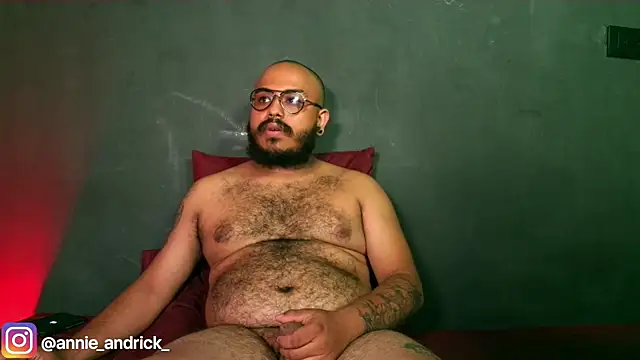  leda swan  online show from 13, 11, 2025