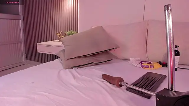 Snapshot of annie_clarkson chatting on 16, 6, 2026 annie clarkson online show from 16, 6, 2026