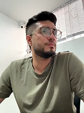 Snapshot of bryXonStorm chatting on 8, 9, 2025 bryXonStorm online show from 8, 9, 2025