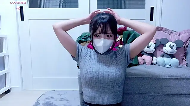 YURi luv online show from 28, 9, 2025