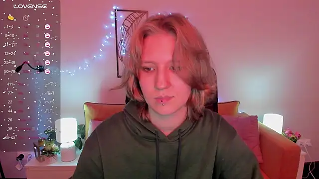 Hailey Foxy online show from 5, 10, 2025