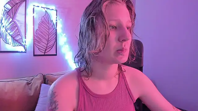 Hailey Foxy online show from 5, 12, 2025