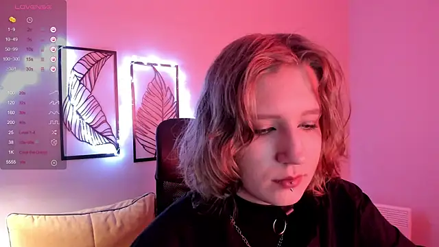 Hailey Foxy online show from 7, 11, 2025