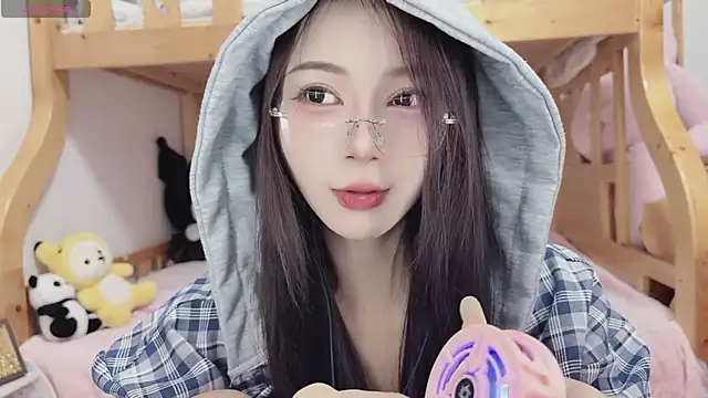 Sue101010 online show from 12, 10, 2025