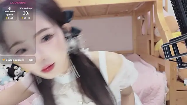 Sue101010 online show from 27, 10, 2025