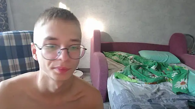 glasses cat online show from 22, 9, 2025