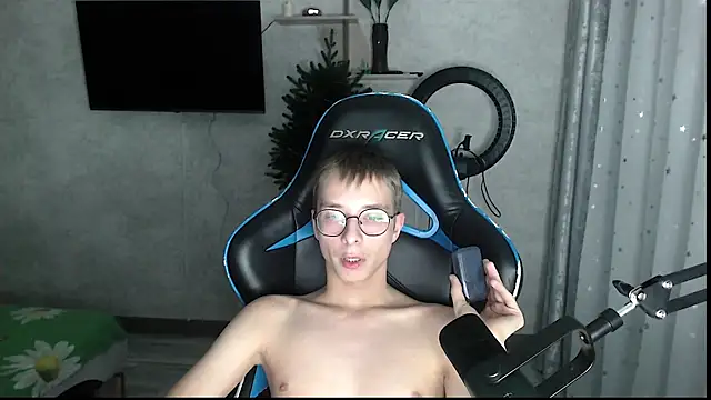 glasses cat online show from 9, 1, 2026