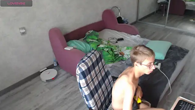 glasses cat online show from 14, 9, 2025