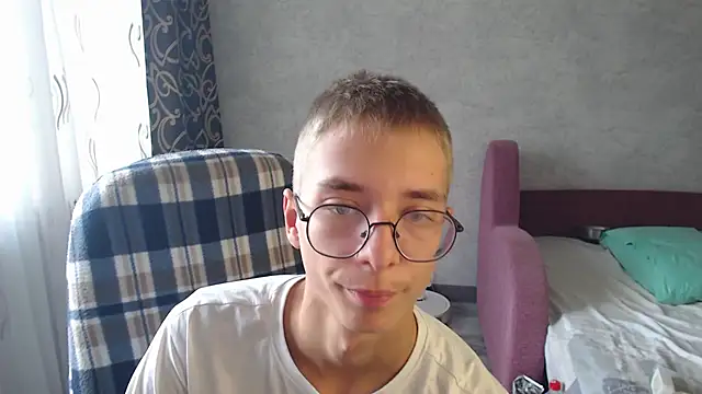 glasses cat online show from 20, 9, 2025