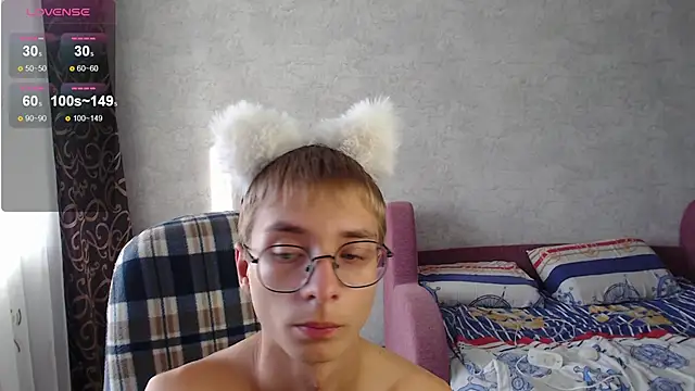 glasses cat online show from 10, 9, 2025