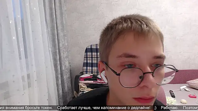 glasses cat online show from 15, 10, 2025